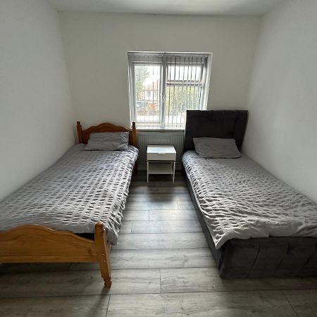 Lovely 3 Bedroom Entire Home With Street Parking - Close To Nec, Bhx Airport - Sleeps 6 Guests Ideal For Contractors & Families Birmingham Ngoại thất bức ảnh